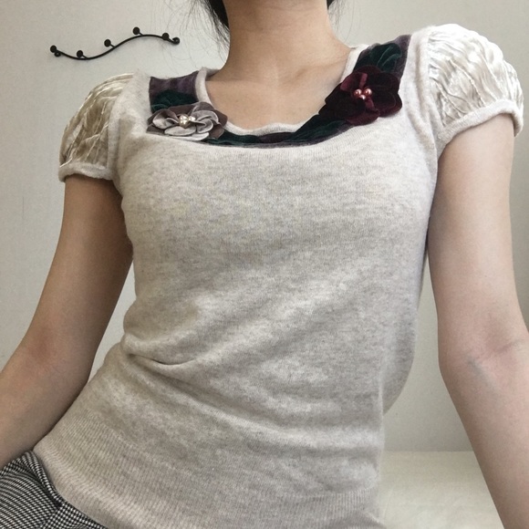 SOLD! 2/$20 Vintage short sleeves knit top - Picture 1 of 6